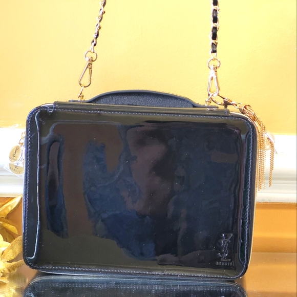 Yves Saint Lauren - Picture 5 of 17